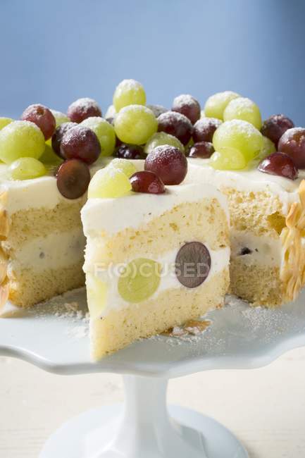 Виноградный торт на торте — стоковое фото