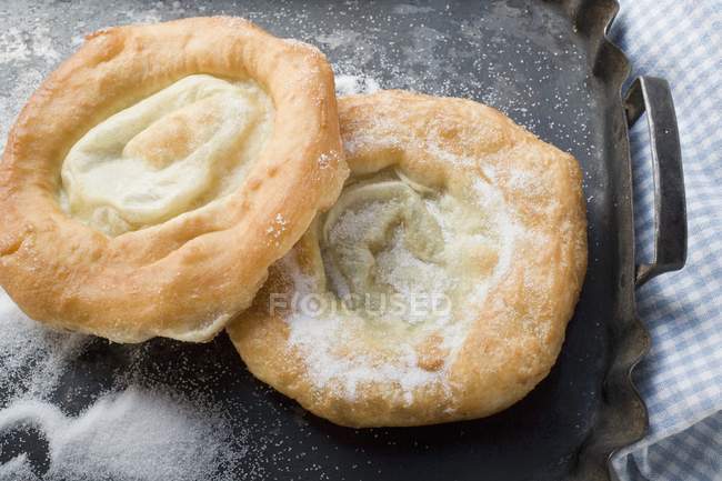 Closeup view of Bavarian Auszogene fried pastries with icing sugar — Stock Photo