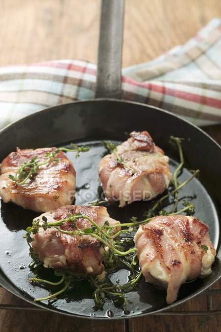 Goat's cheese in bacon — Stock Photo