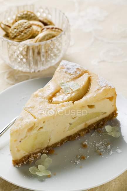 Rebanada de tarta de queso de manzana - foto de stock