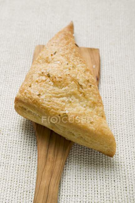 Triangular puff pastry pastry — Stock Photo