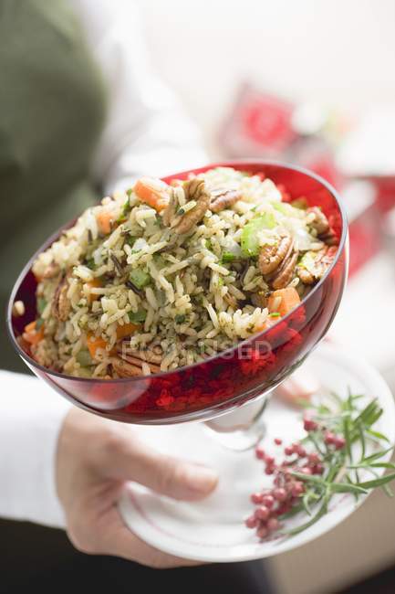 Ciotola di riso vegetale con noci pecan — Foto stock