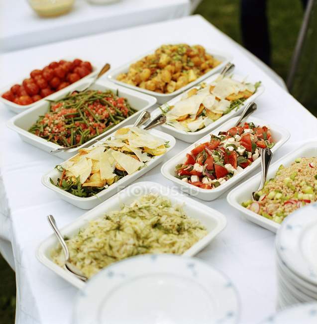 Buffet de saladas variadas — Fotografia de Stock