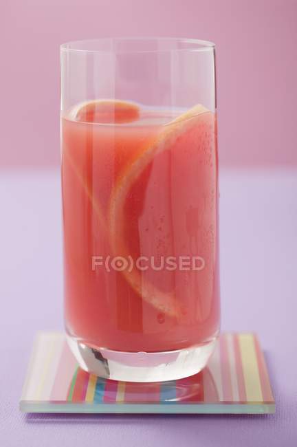Glass of pink grapefruit juice — Stock Photo