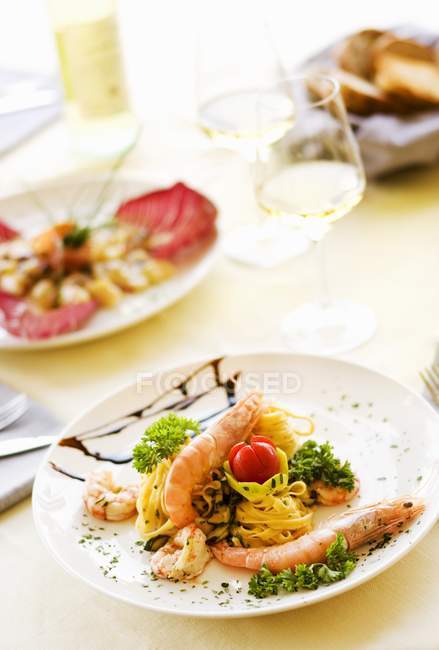 Tagliatelle pasta with prawns and courgettes — Stock Photo
