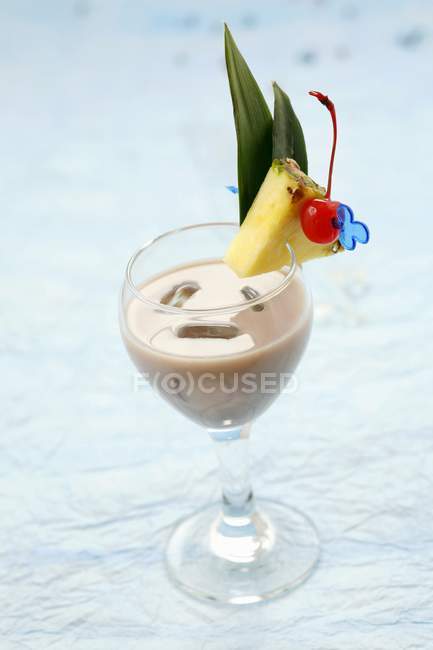 Bevanda con rum e succo d'ananas — Foto stock
