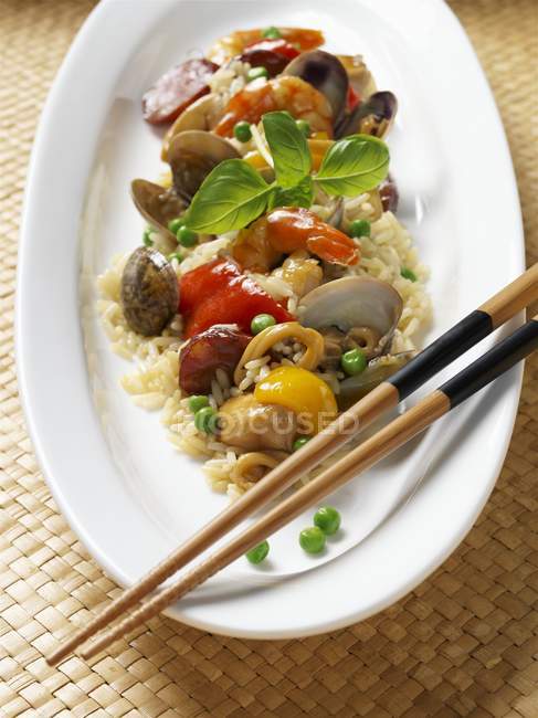 Reis mit Meeresfrüchten und Gemüse — Stockfoto