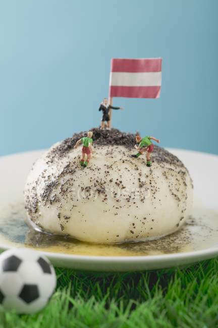 Closeup view of yeast dumpling with Austrian flag, football figures and football — Stock Photo