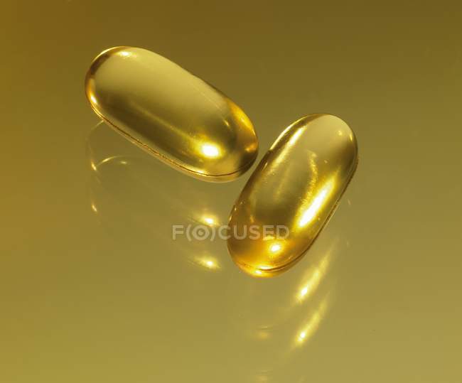 Closeup view of two fish oil capsules — Stock Photo