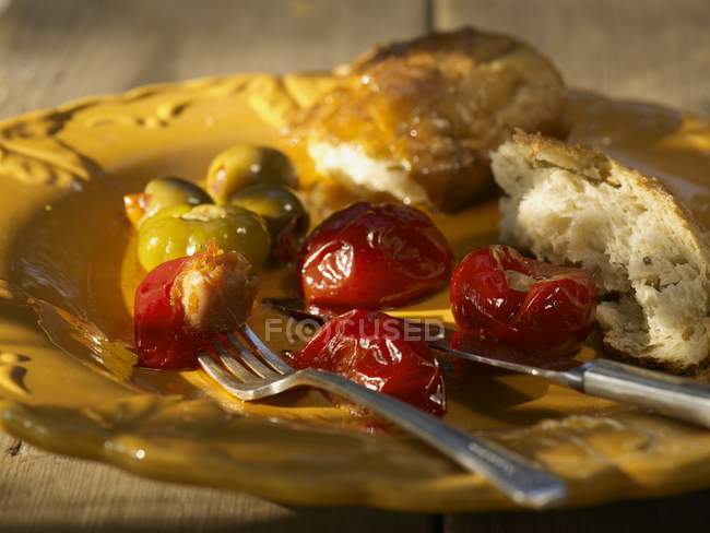 Peperoni rossi con pane — Foto stock