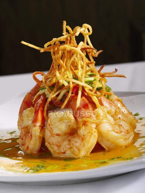 Shrimp with Crispy Fried Potato Strips on white plate — Stock Photo