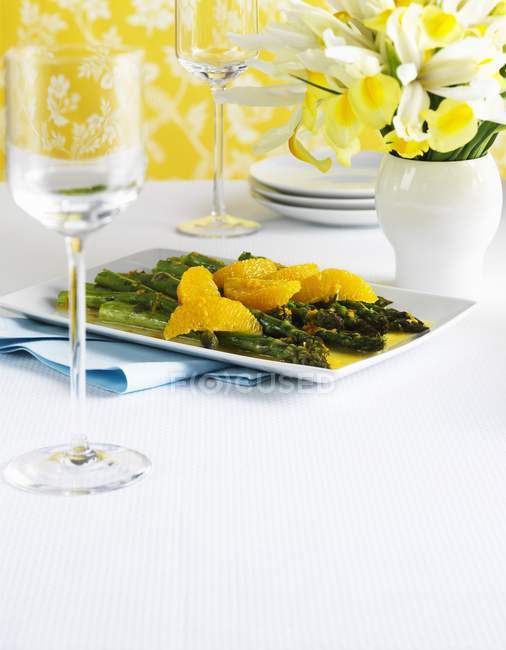 Salade d'asperges et d'orange — Photo de stock