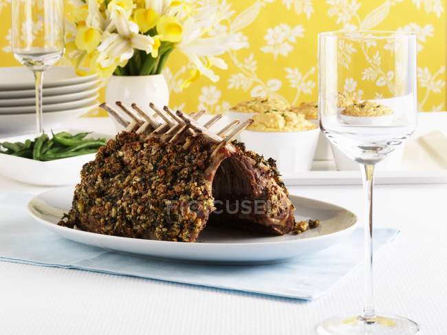 Rack of lamb with nut and herb crust — Stock Photo