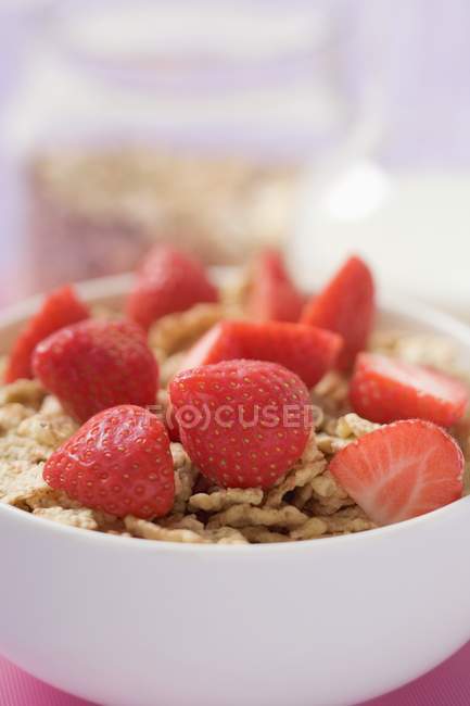 Muesli with fresh strawberries — Stock Photo