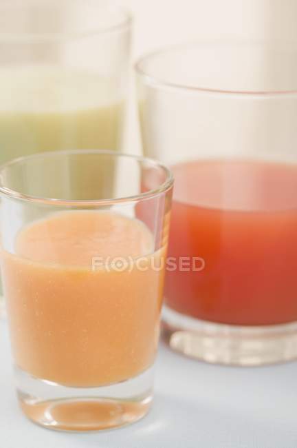 Tre diversi succhi in bicchieri — Foto stock