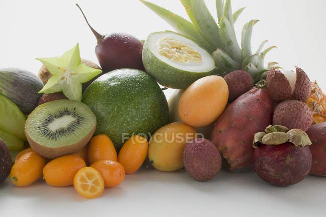 Frutti esotici in mucchio — Foto stock