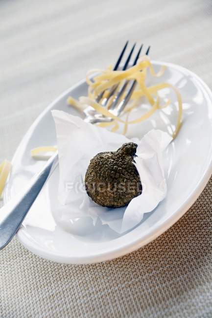Black truffle and ribbon pasta — Stock Photo