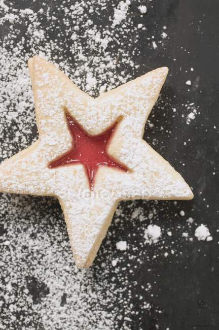 Jam biscuit with icing sugar — Stock Photo