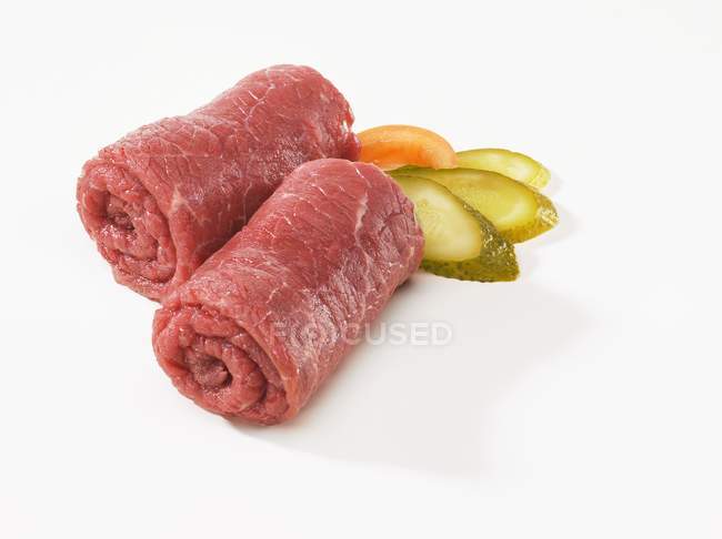 Trozos de carne cruda para roulades - foto de stock