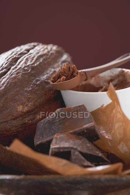 Cocoa powder and chocolate — Stock Photo
