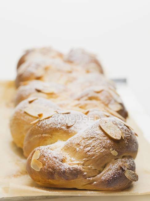 Хлібний пучок з мигдалем — стокове фото