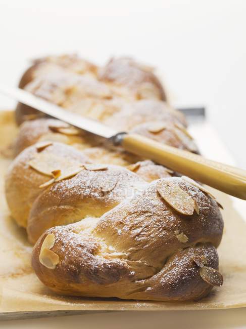Tresse à pain aux amandes — Photo de stock