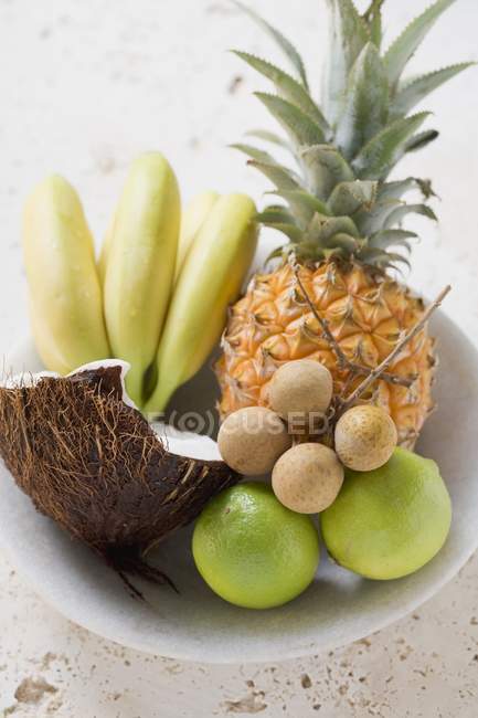 Ciotola di frutta esotica — Foto stock