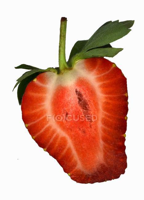 Reife halbe Erdbeere — Stockfoto