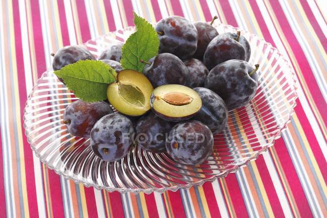 Fresh whole and halved damsons — Stock Photo
