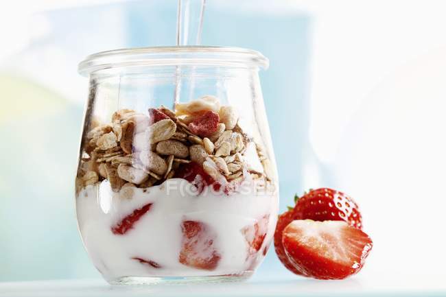Yoghurt with muesli and strawberries — Stock Photo