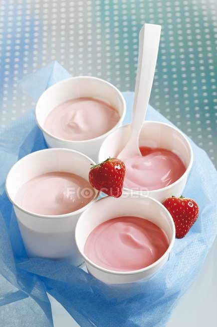 Strawberry yoghurt in pots — Stock Photo