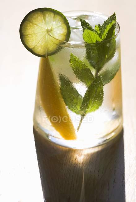 Cocktail with Lime and Mango — Stock Photo