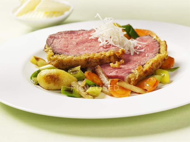 Roast beef with cheese — Stock Photo