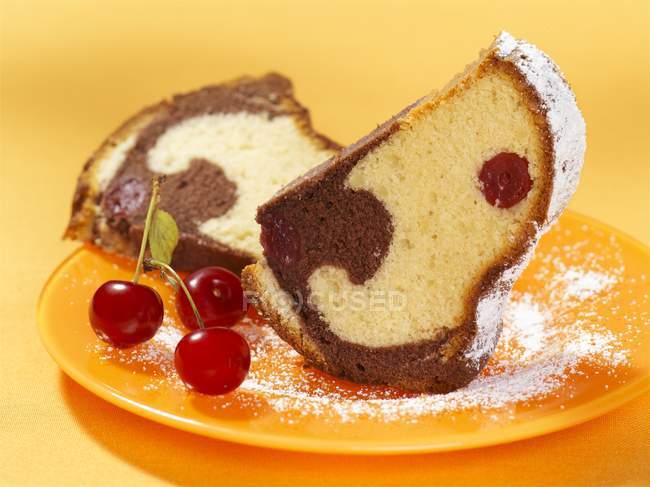 Кусочки мраморного торта Капучино — стоковое фото