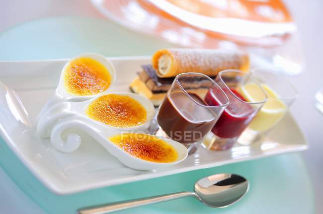 Coffee dessert with creme brule — Stock Photo
