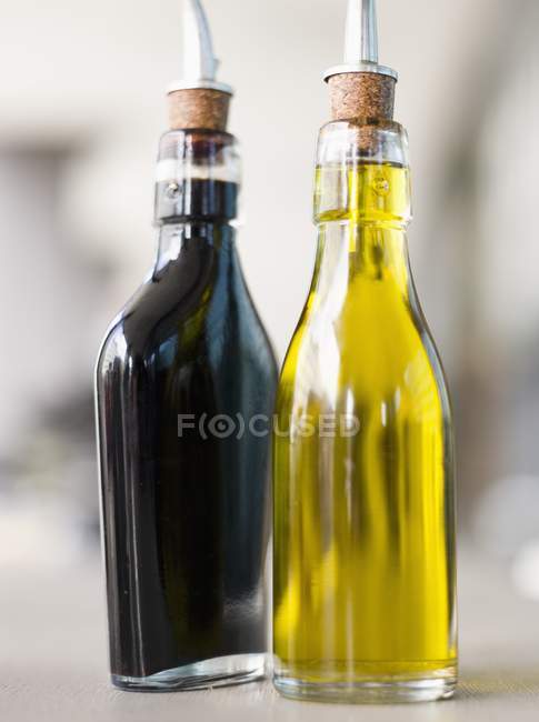 Бальзамічний оцет та оливкова олія — стокове фото