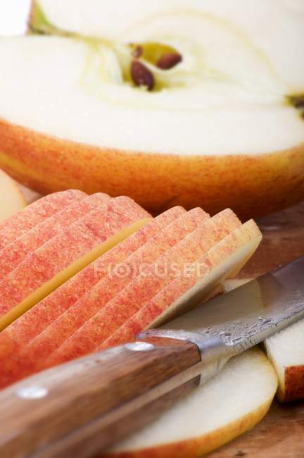 Half apple with slices — Stock Photo