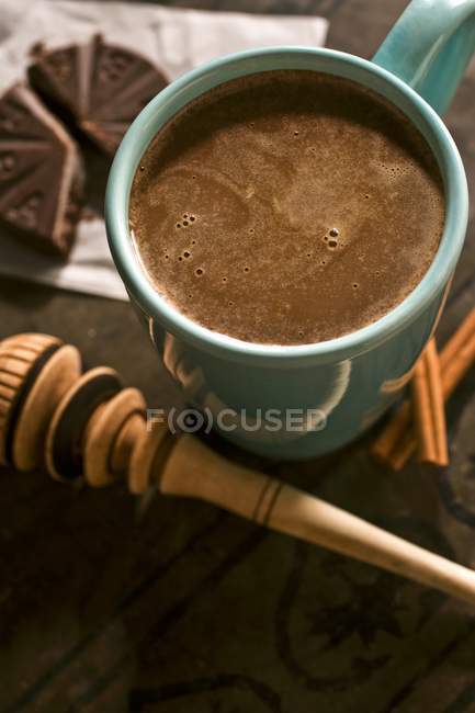 Taza de chocolate caliente mexicano - foto de stock