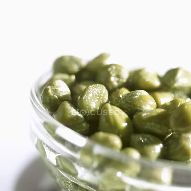 Capers in small glass bowl — Stock Photo