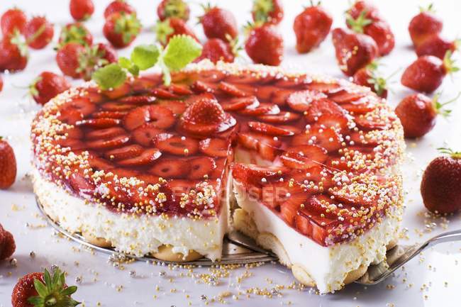 Strawberry cheesecake on plate — Stock Photo
