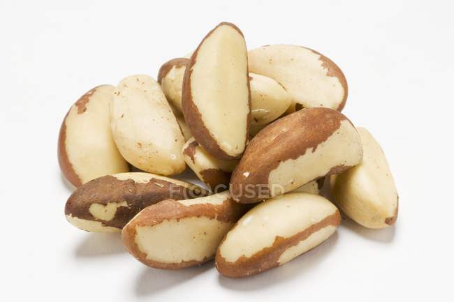 Montón de nueces de Brasil - foto de stock