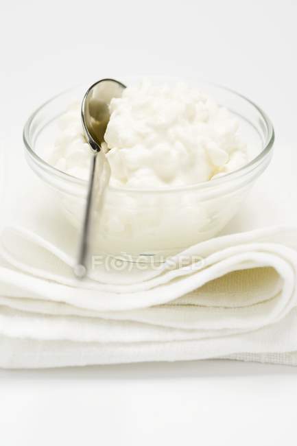 Cottage cheese in glass bowl — Stock Photo
