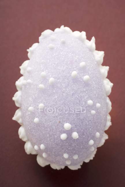 Closeup view of sugar egg on brown surface — Stock Photo