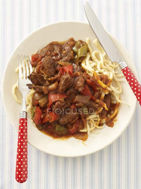 Red and green goulash — Stock Photo
