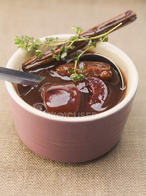 Closeup view of spiced plum sauce with cinnamon and thyme — Stock Photo