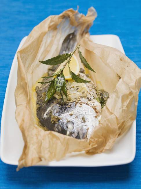 Roasted sea bream with herbs — Stock Photo