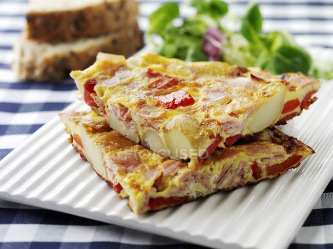 Ham and vegetable omelette — Stock Photo