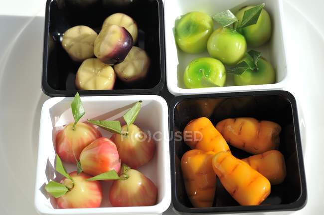 Fruits and vegetables shaped — Stock Photo