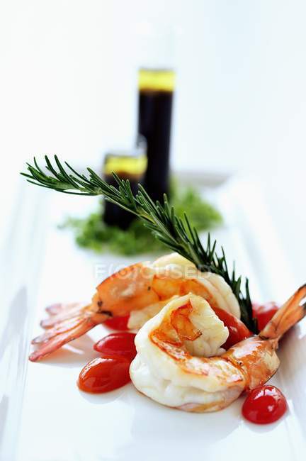 Grilled king prawns with rosemary — Stock Photo