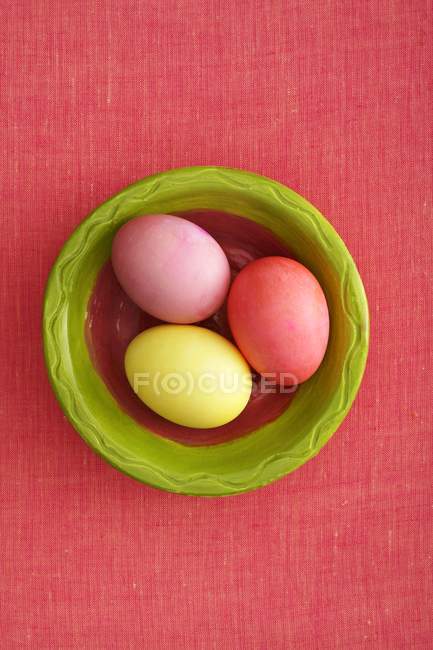 Huevos de Pascua teñidos - foto de stock